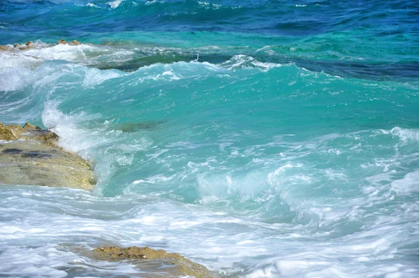 Havet vågor i kusten — Stockfoto