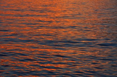 Deniz su yüzey günbatımı