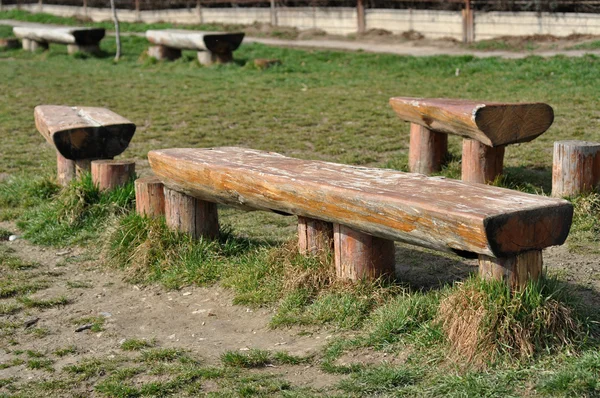 Panca e tavolo in legno — Foto Stock
