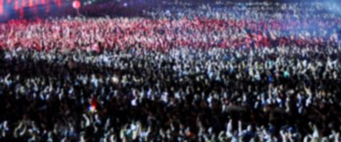 Bulanık parti kalabalığın