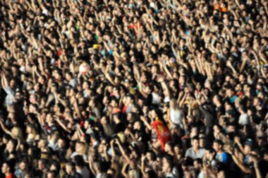 Bulanık parti kalabalığın