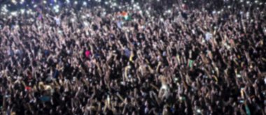 Bulanık parti kalabalığın