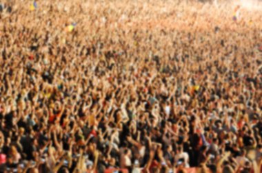 Bulanık parti kalabalığın