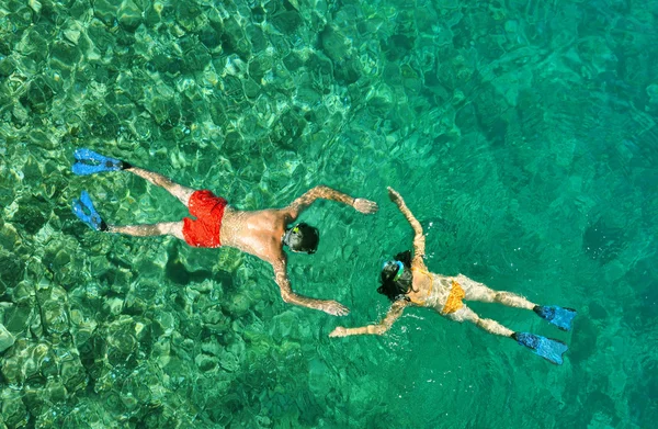 Romantic couple snorkeling in Thailand — Stock Photo, Image