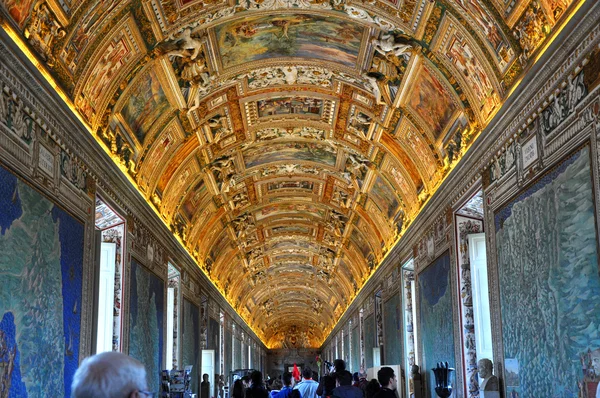 El techo de la Galería de Mapas. Museo Vaticano — Foto de Stock