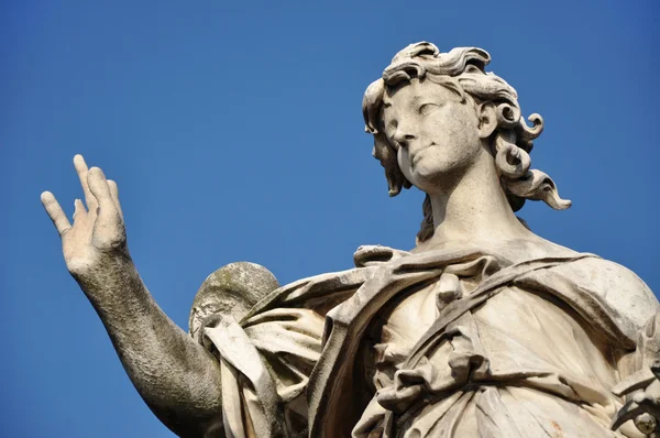 Ángel con las uñas. Estatua en el puente Ponte Sant 'Angelo, R — Foto de Stock
