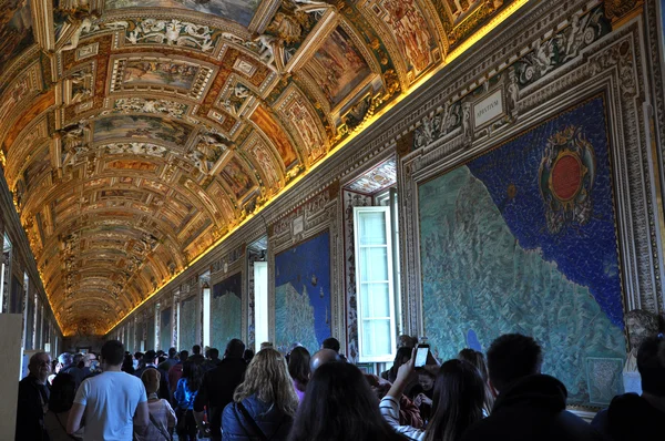 A felső határ a térképek Galéria. Vatikáni Múzeum — Stock Fotó