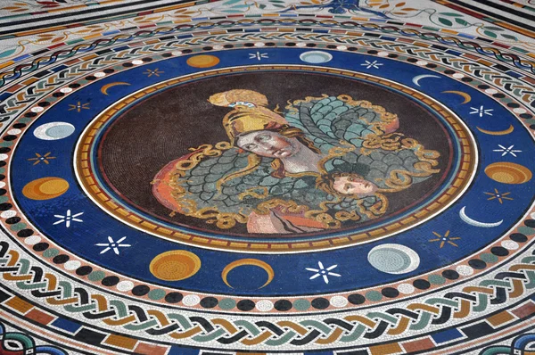 Gulv med mosaikkfliser i Vatikanmuseene – stockfoto
