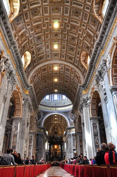 Intérieur de la basilique Saint-Pierre au Vatican — Photo