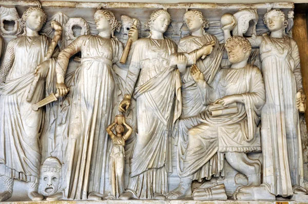 Lapos és az ősi római istenek szobra — Stock Fotó