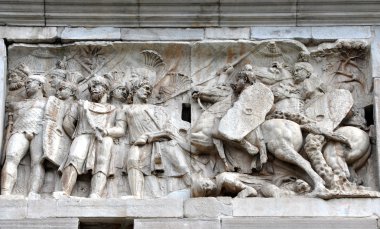 Arch Konstantin yakınlarında Kolezyum Roma, İtalya