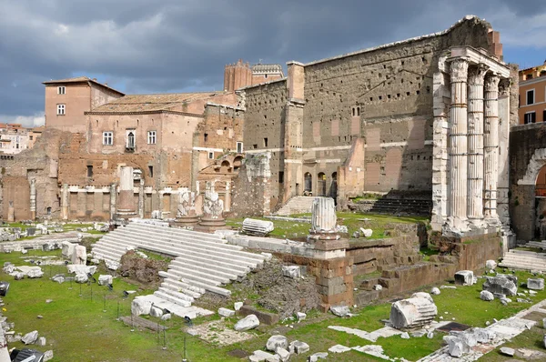 Keizerlijke fora van keizer Augustus. Rome, Italië — Stockfoto