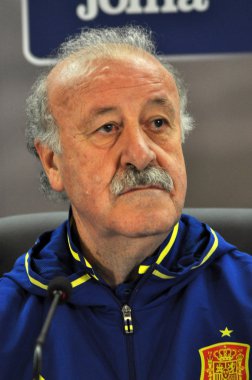 Vicente del Bosque bir basın toplantısı berfore Romanya - S sırasında