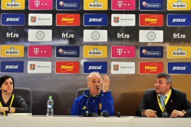 Vicente del Bosque bir basın toplantısı berfore Romanya - S sırasında