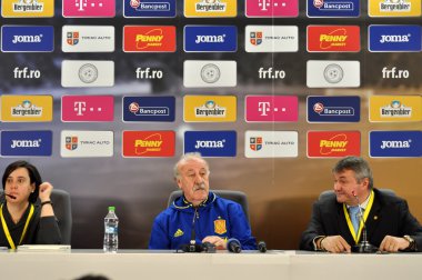 Vicente del Bosque bir basın toplantısı berfore Romanya - S sırasında