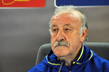 Vicente del Bosque bir basın toplantısı berfore Romanya - S sırasında