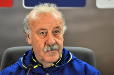 Vicente del Bosque bir basın toplantısı berfore Romanya - S sırasında