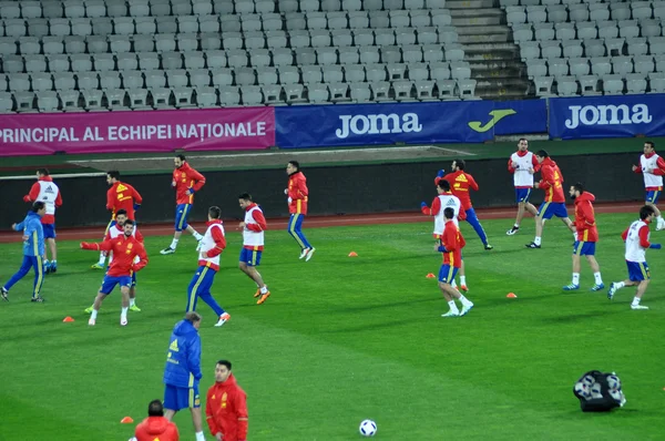 Spaanse nationale voetbalteam spelers tijdens de warming-up — Stockfoto