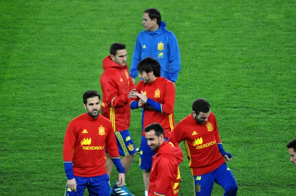 Spaanse nationale voetbalteam spelers tijdens de warming-up — Stockfoto