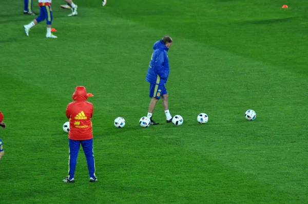 스페인 축구 국가 대표팀 선수들이 워밍업 하는 동안 — 스톡 사진