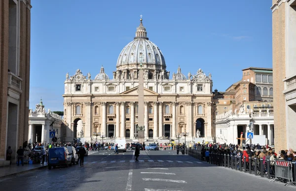 Basílica de São Pedro. Cidade do Vaticano — Fotografia de Stock