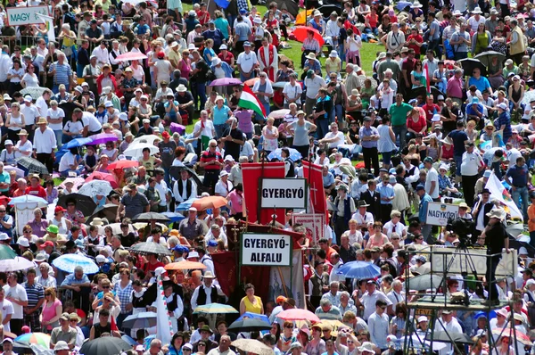 Catholic pilgrims gathering during the Pentecost — Stock Photo, Image