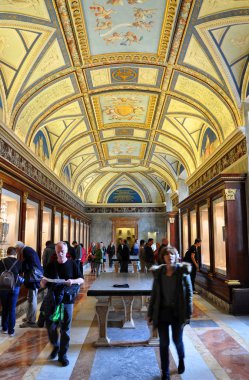 Bas kabartma Vatikan tavanında bir resim