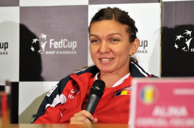 Rumen tenisçi Simona Halep bir basın toplantısı sırasında