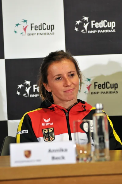 Jugadora de tenis Annika Beck durante una conferencia de prensa — Foto de Stock