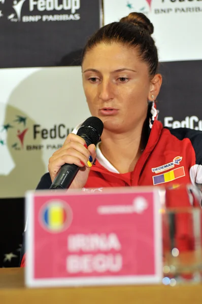 Jugadora de tenis rumana Irina Begu durante una conferencia de prensa — Foto de Stock