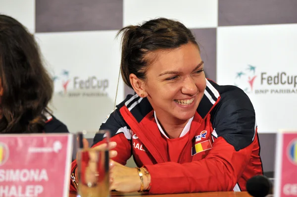 La tenista rumana Simona Halep durante una conferencia de prensa — Foto de Stock
