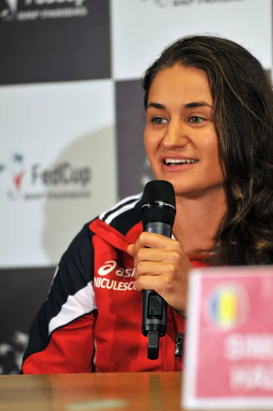 La tenista rumana Monica Niculescu durante una conferencia de prensa — Foto de Stock