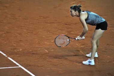 Tenis oyuncu Simona Halep eğitim bir maçtan önce