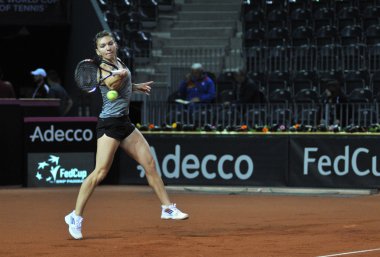Tenis oyuncu Simona Halep eğitim bir maçtan önce