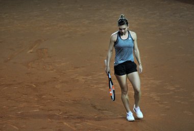 Tenis oyuncu Simona Halep eğitim bir maçtan önce