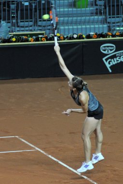 Tenis oyuncu Simona Halep eğitim bir maçtan önce