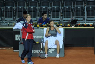 Tenis oyuncu Simona Halep eğitim bir maçtan önce