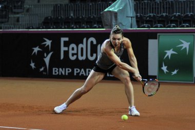 Tenis oyuncu Simona Halep eğitim bir maçtan önce