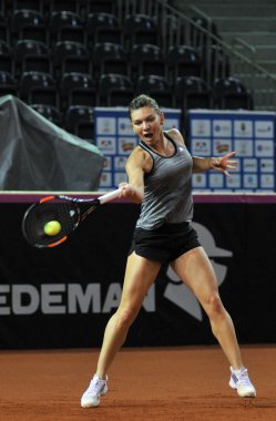 Tenis oyuncu Simona Halep eğitim bir maçtan önce