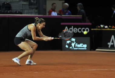 Tenis oyuncu Simona Halep eğitim bir maçtan önce
