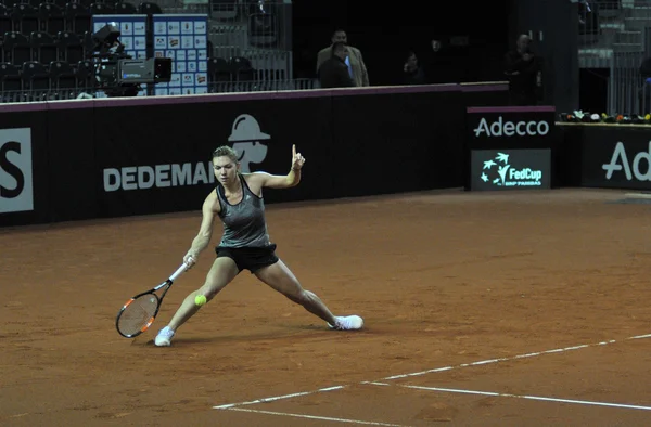 Tennis player Simona Halep training before a match — Stock Photo, Image