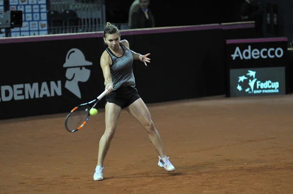 Tenis oyuncu Simona Halep eğitim bir maçtan önce — Stok fotoğraf