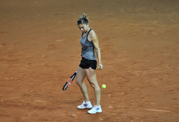 Tennis-spelare Simona Halep utbildning innan en match — Stockfoto