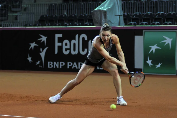 Korty tenisowe gracz Simona Halep trening przed meczem — Zdjęcie stockowe