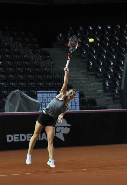 Joueuse de tennis Simona Halep s'entraîne avant un match — Photo