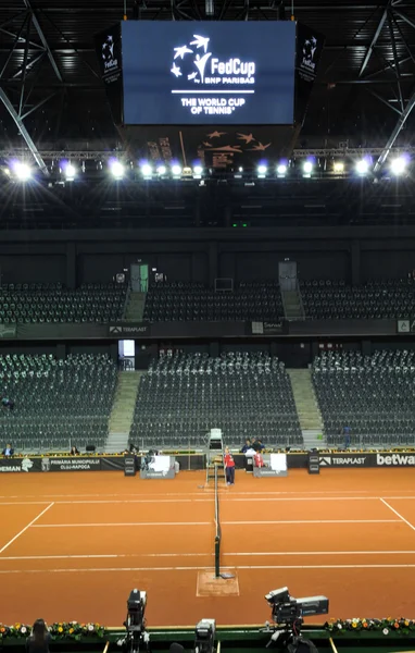 Partido de tenis en un estadio cubierto —  Fotos de Stock