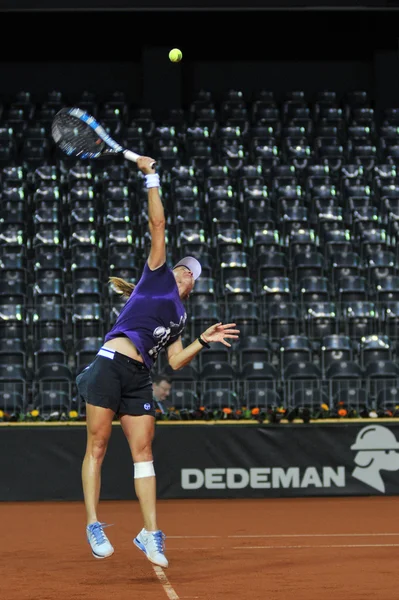 Joueuse de tennis Alexandra Dulgheru s'entraîne avant un match — Photo