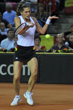 Alman tenisçi Andrea Petkoviç iş başında