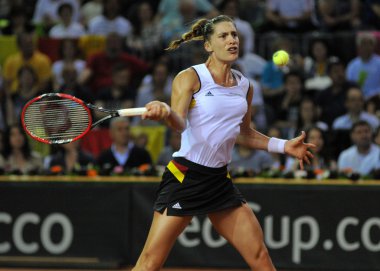 Alman tenisçi Andrea Petkoviç iş başında