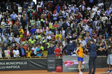 Kapalı tenis maçı